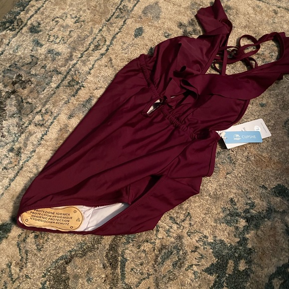 One piece swimsuit - Picture 4 of 10